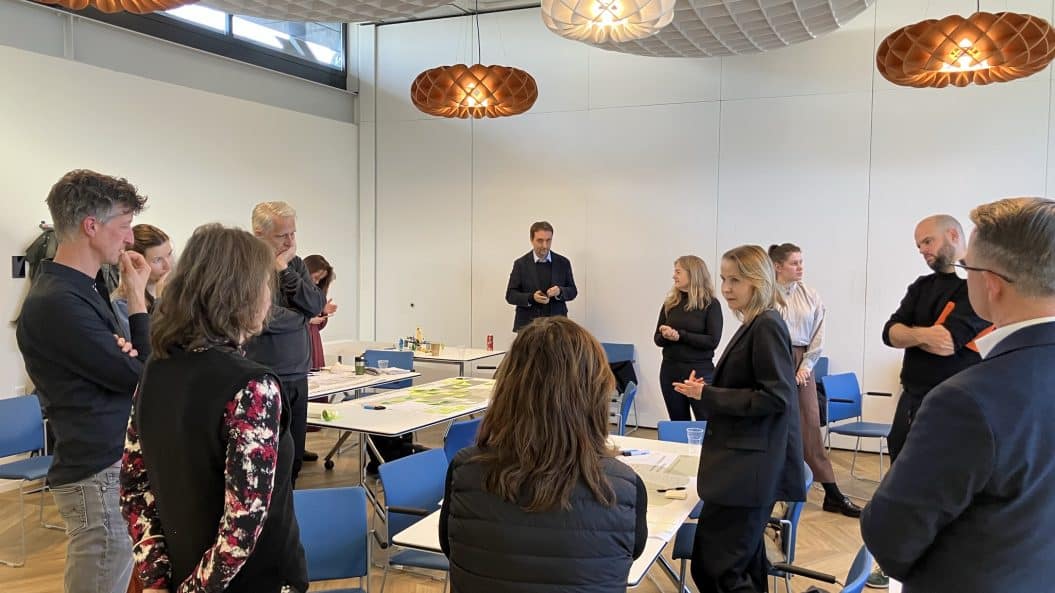 The Art of Sustaining Networks: How Networks Flourish and Why They Fail